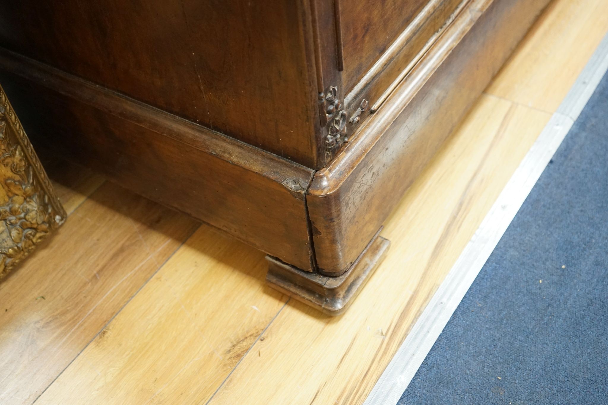 A 19th century French mahogany marble top commode, width 115cm, depth 57cm, height 96cm